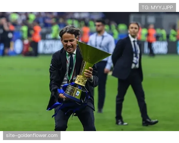 特写:国米提前锁定欧冠资格后,主帅小因扎吉在更衣室的简短讲话