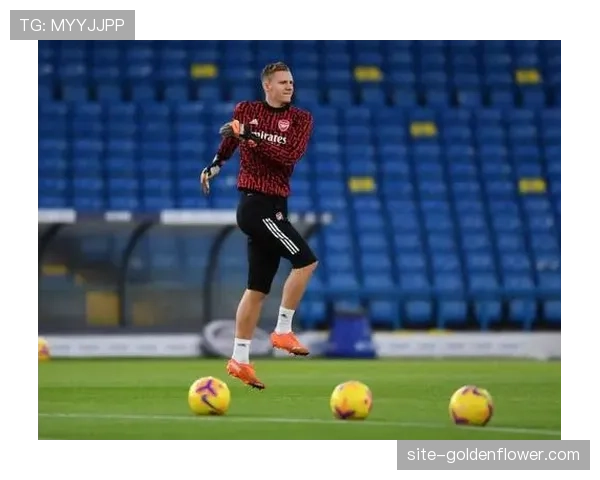 特写镜头：富勒姆门将莱诺冲出禁区完成一次关键解围后的怒吼